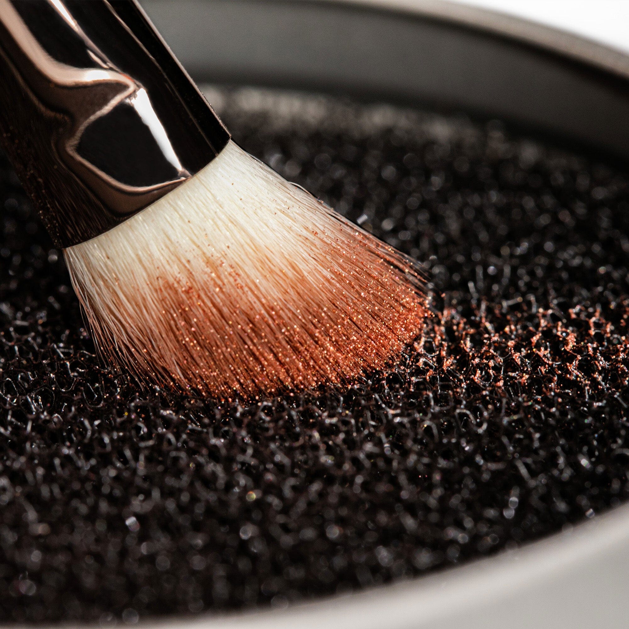 Switching Sponge Shadow Swap - Makeup Brush Color Remover