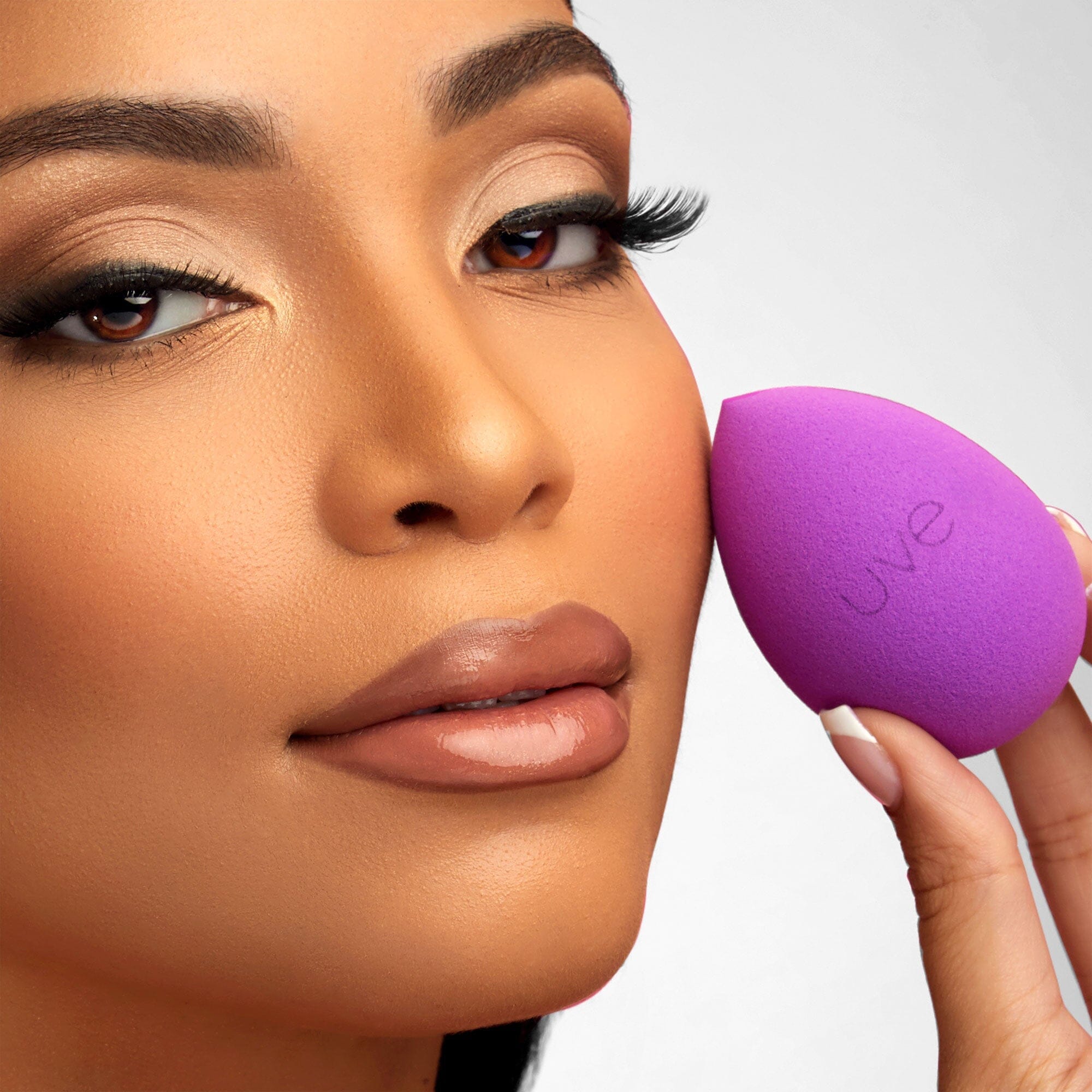 Free Violet Blender Hidden UVé Beauty 
